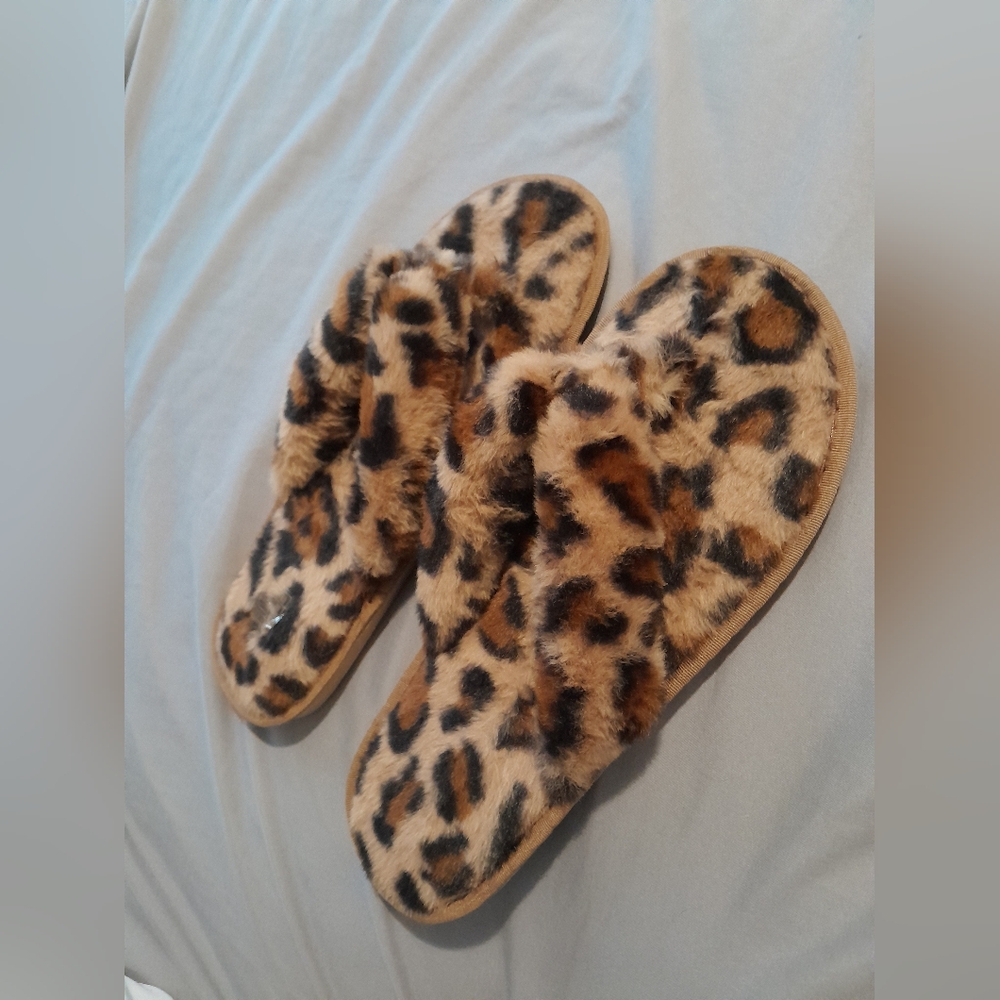 Source Unknown Leopard Print Cozy Slippers